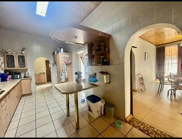 4 BEDROOM HOUSE FOR SALE IN VANDERBIJLPARK SE 2